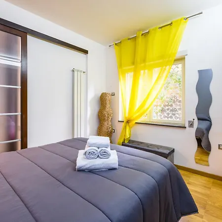 Fresh And Trendy Flat At Vomero Naples